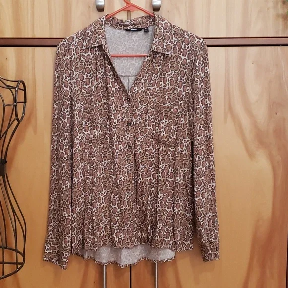 Betabrand Ruth Bader Ginsburg buttondown. - Picture 2 of 4